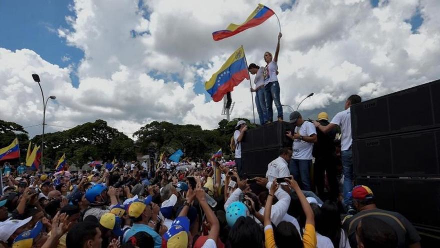 La oposición de Venezuela lista para endurecer las protestas en las calles contra Maduro