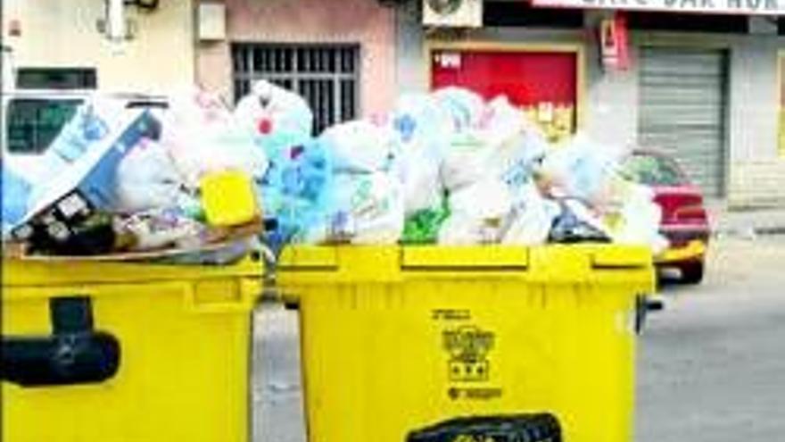 IU denuncia que el ayuntamiento no recicla el papel que desecha