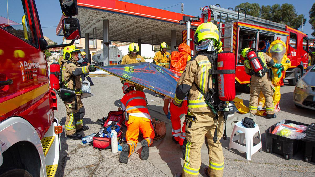 Simulacro de accidente en una gasolinera