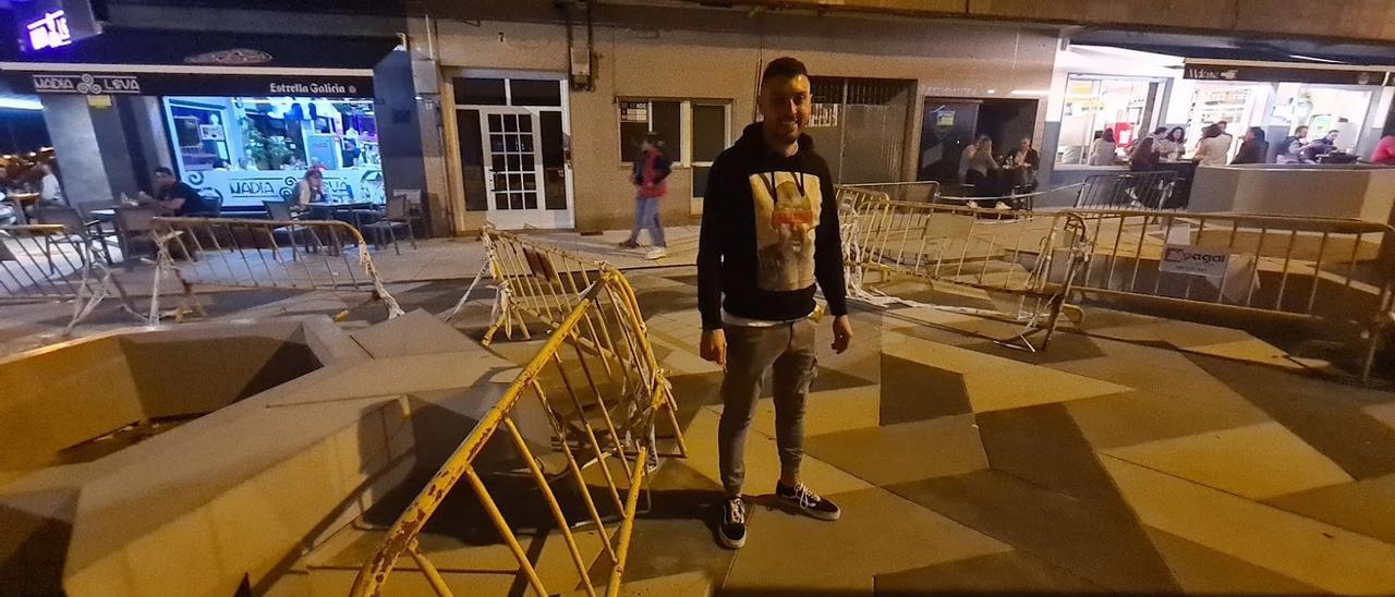 El hostelero vilagarciano Lucas González, uno de los principales valedores de la obra ejecutada en la calle Camilo José Cela, en la foto.