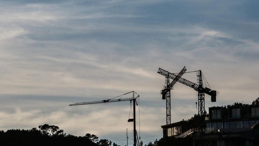 La construcción supera por primera vez los 10.000 empleos en verano en Ibiza