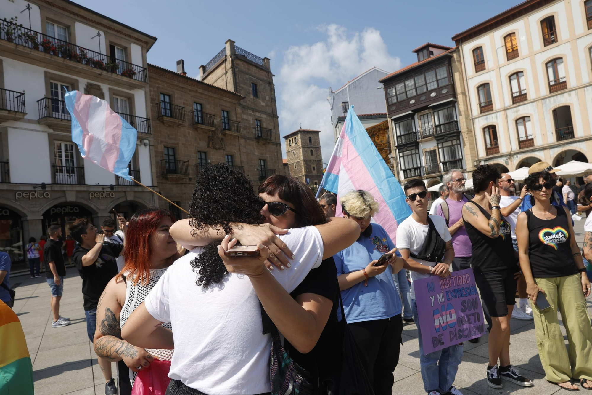 EN IMÁGENES: la Marcha del Orgullo LGTB por Avilés