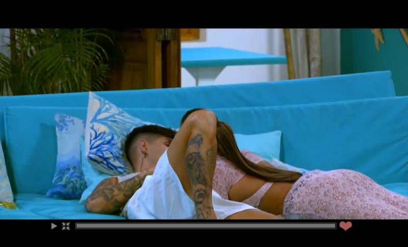 La imagen en la que parece que Álvaro se besa con Éirka y que ha provocado la huida de Mayeli.