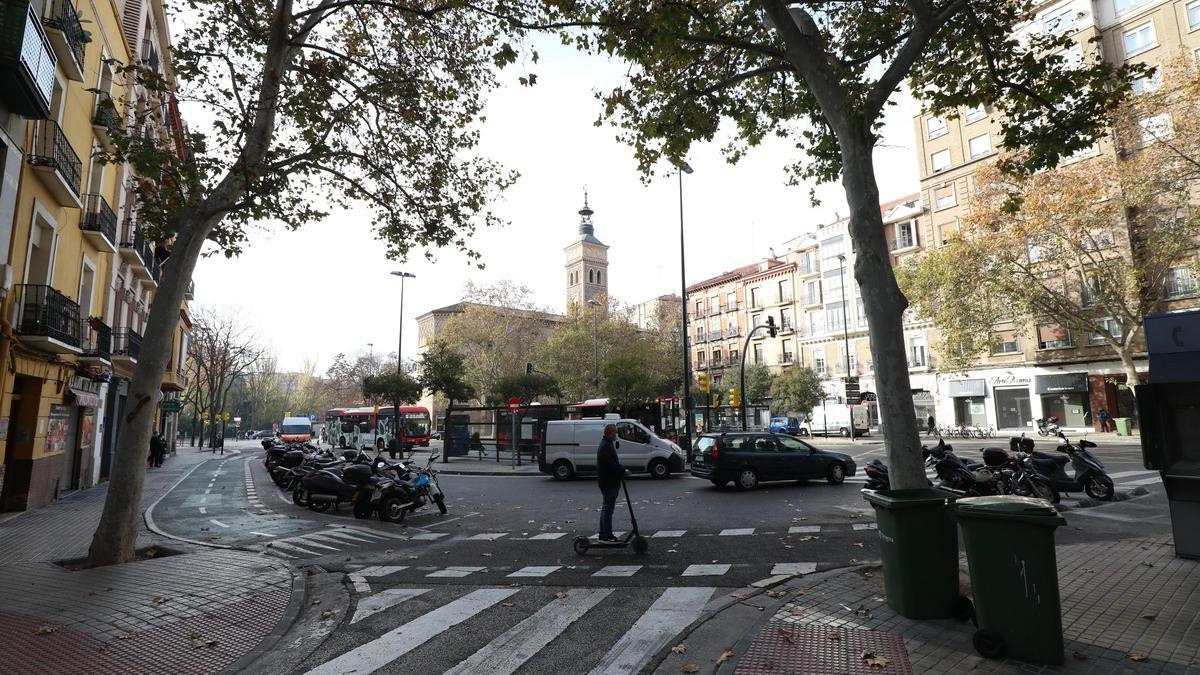 Por la plaza San Miguel de Zaragoza pasan 11 líneas del servicio del bus.