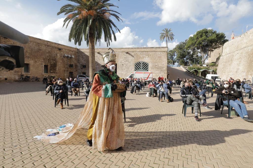 Las copas de Francina y la “fuga” del rey emérito, protagonistas de la 'Adoració dels Reis'