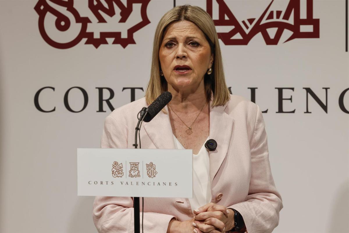 La consellera de Educación, Mari Carmen Ortí, en las Corts