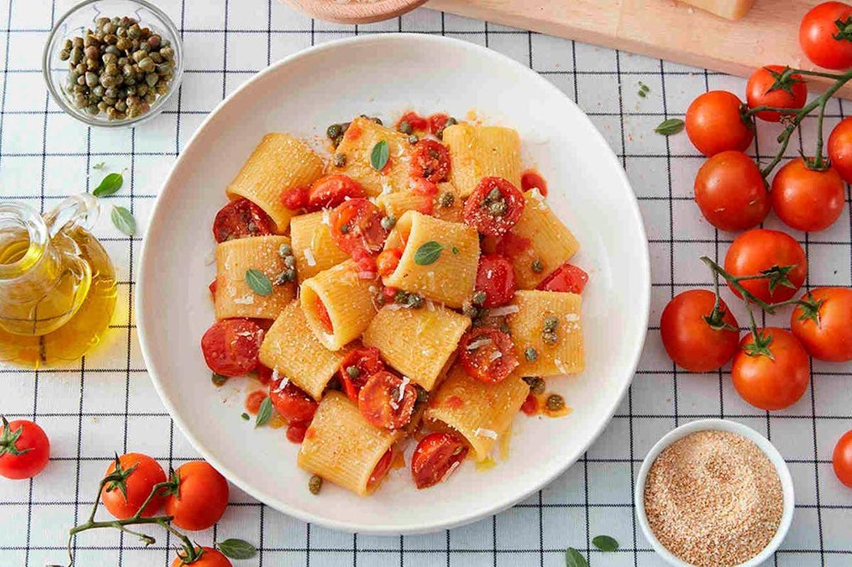 Paccheri con tomatitos salteados y Grana Padano