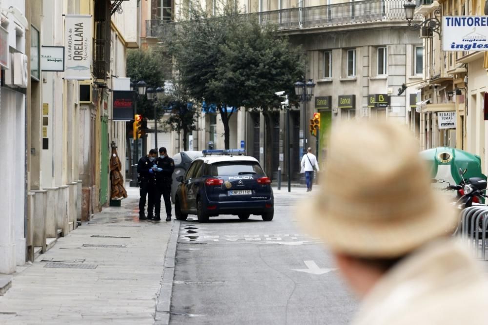 Calles vacías e inhóspitas en lo que era un Centro de Málaga bullicioso y lleno de actividad.