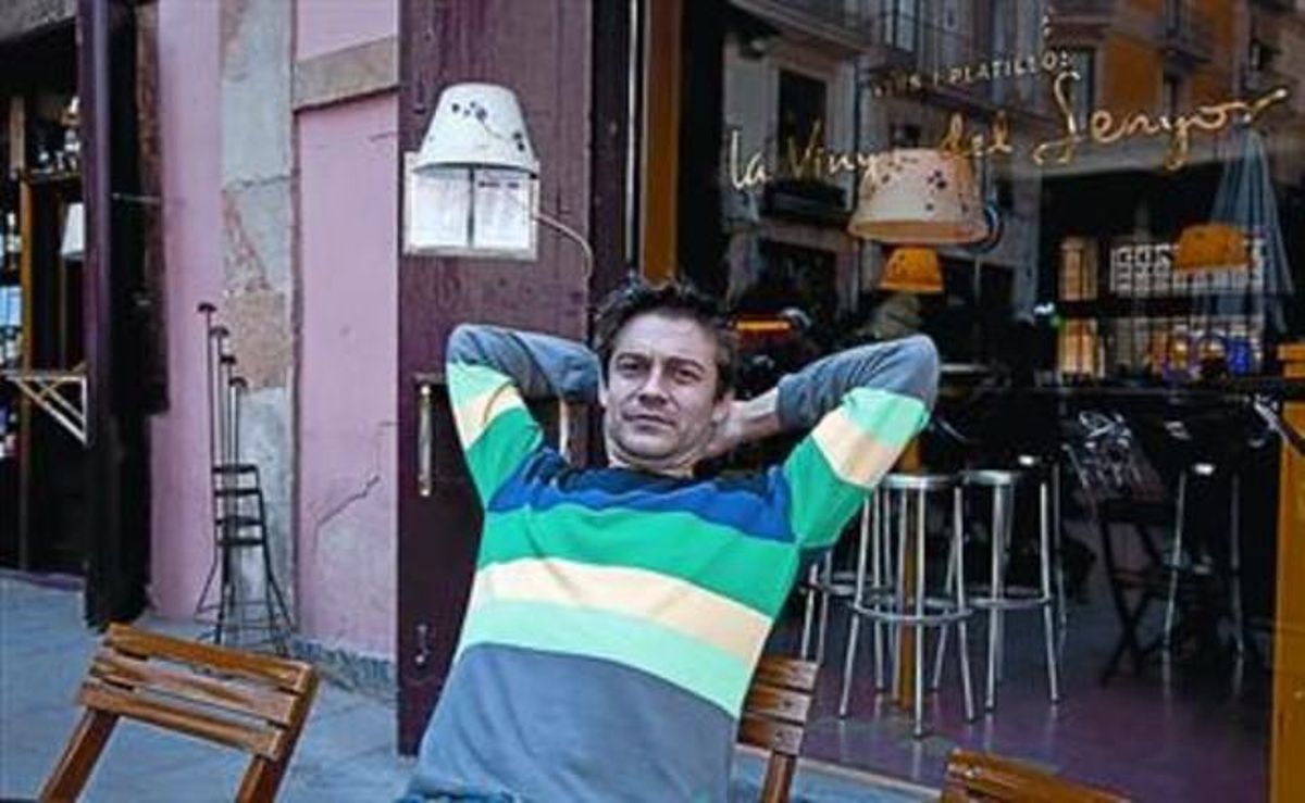 El vermutPopular punt de trobadaA LA PLAÇA DE SANTA MARIA, LA VINYA DEL SENYOR CONGREGA, ABANS DE DINAR I SOPAR, ELS AMANTS DEL VERMUT. El vermutPopular punt de trobadaA LA PLAÇA DE SANTA MARIA, LA VINYA DEL SENYOR CONGREGA, ABANS DE DINAR I SOPAR, ELS AMANTS DEL VERMUT.