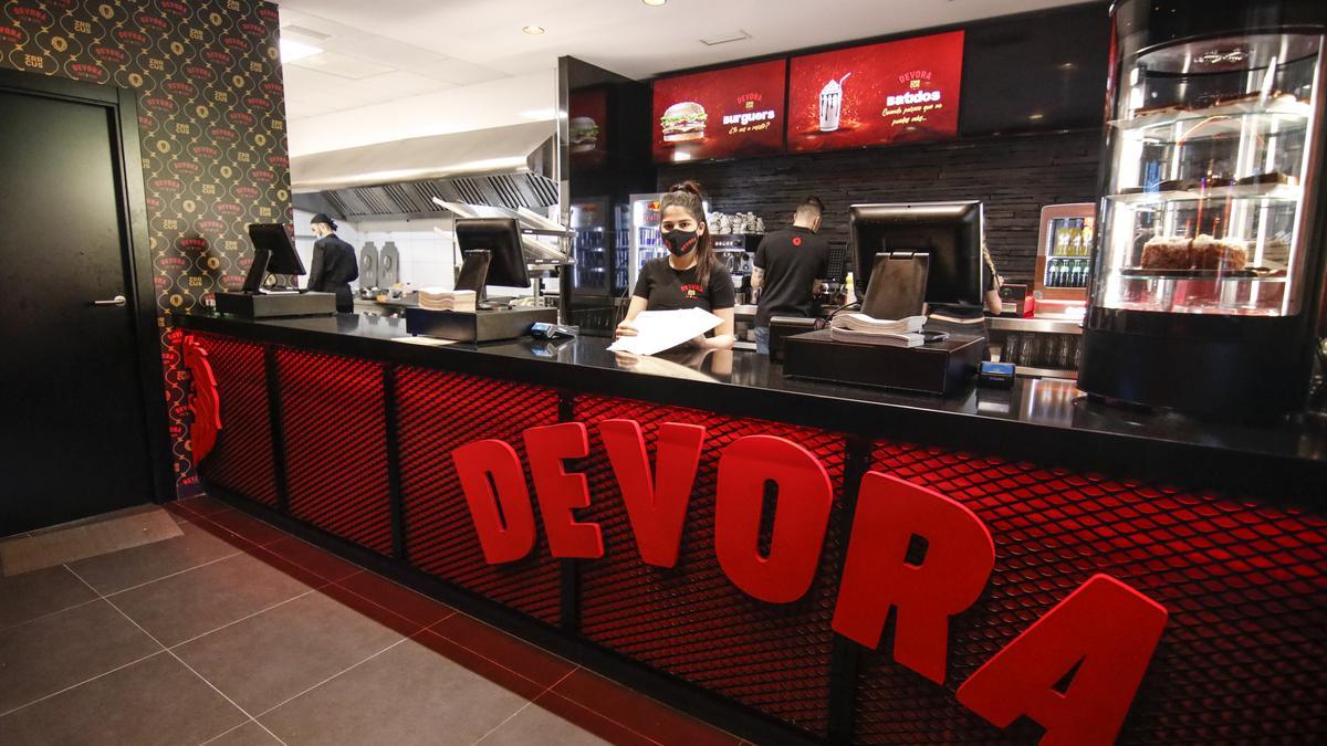 Devora Fast&amp;Good, así es la nueva hamburguesería de Cáceres