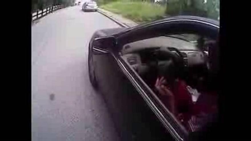 Vídeo en que se ve como un policía mata de un tiro en la cabeza a un conductor negro desarmado en EEUU