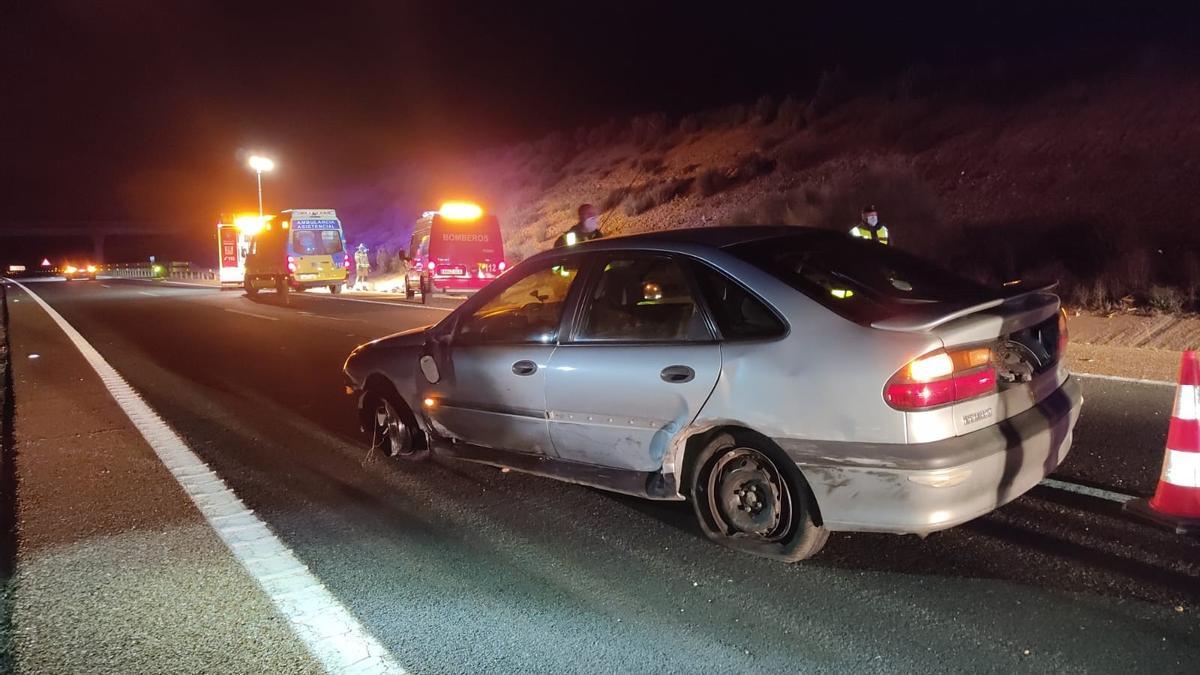 Uno de los vehículos implicados en el accidente ocurrido en la autovía