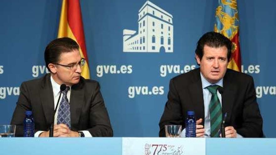 Serafín Castellano y José Císcar, ayer en la rueda de prensa posterior al pleno del Consell.