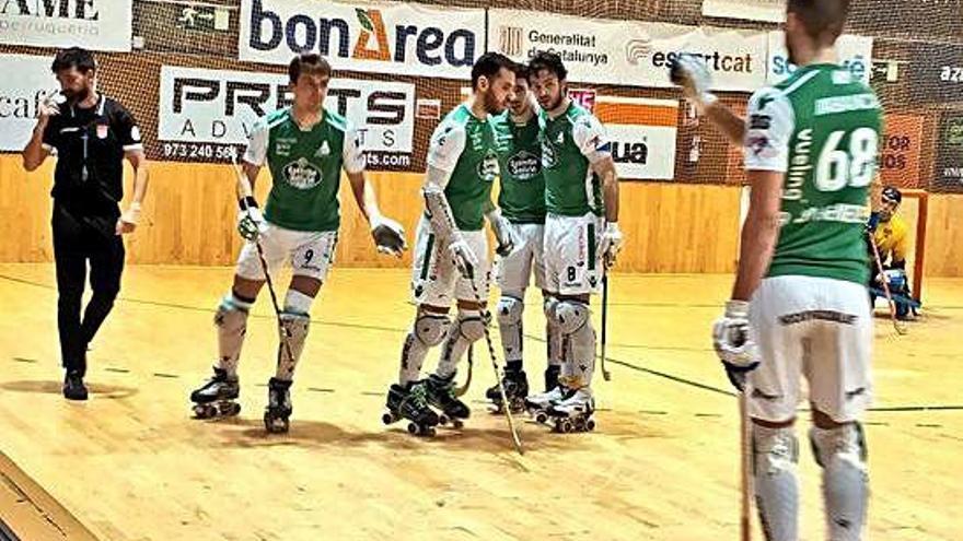 Los jugadores del Deportivo Liceo celebran un gol en el partido de ayer contra el Lleida.