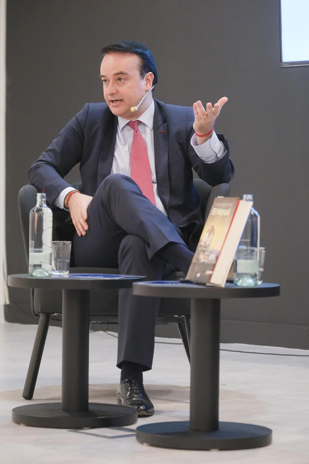 Iván Redondo presenta su libro 'El Manual' en el Club La Provincia