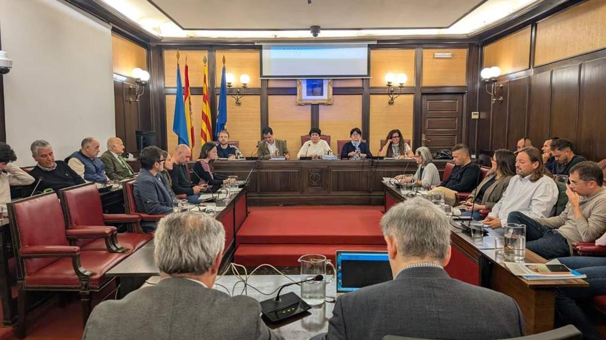 Pleno extraordinario del Ayuntamiento de Santa Coloma en que se aprobó inicialmente el presupuesto municipal para 2026