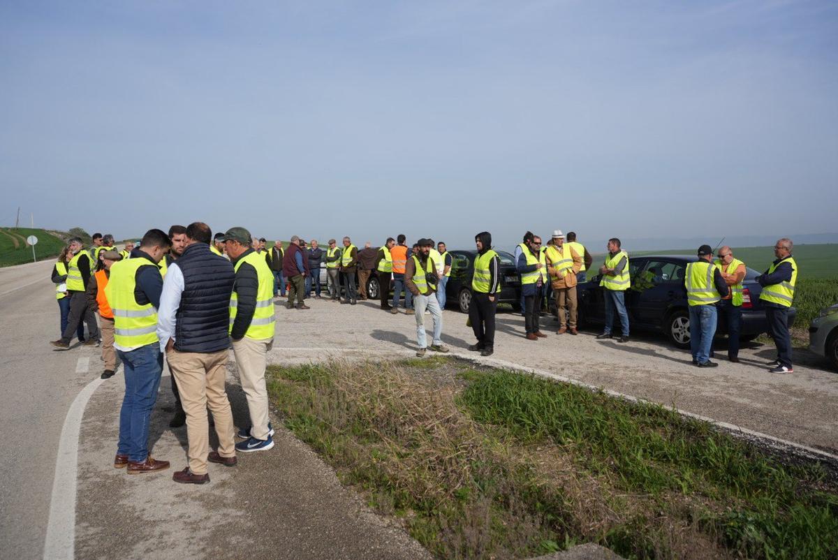 Los agricultores cordobeses vuelven a cortar la A-4 en una nueva protesta por la situación del campo