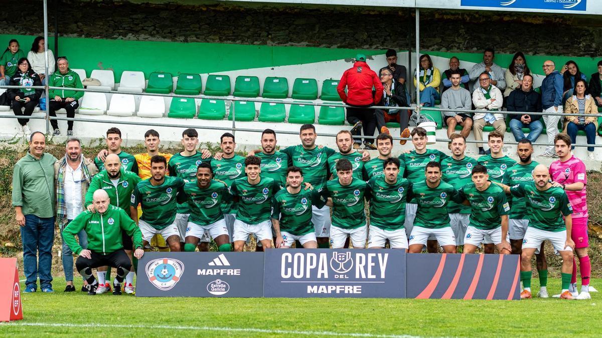 La plantilla al completo del Puerto Vega antes de la ida copera ante el Alberite