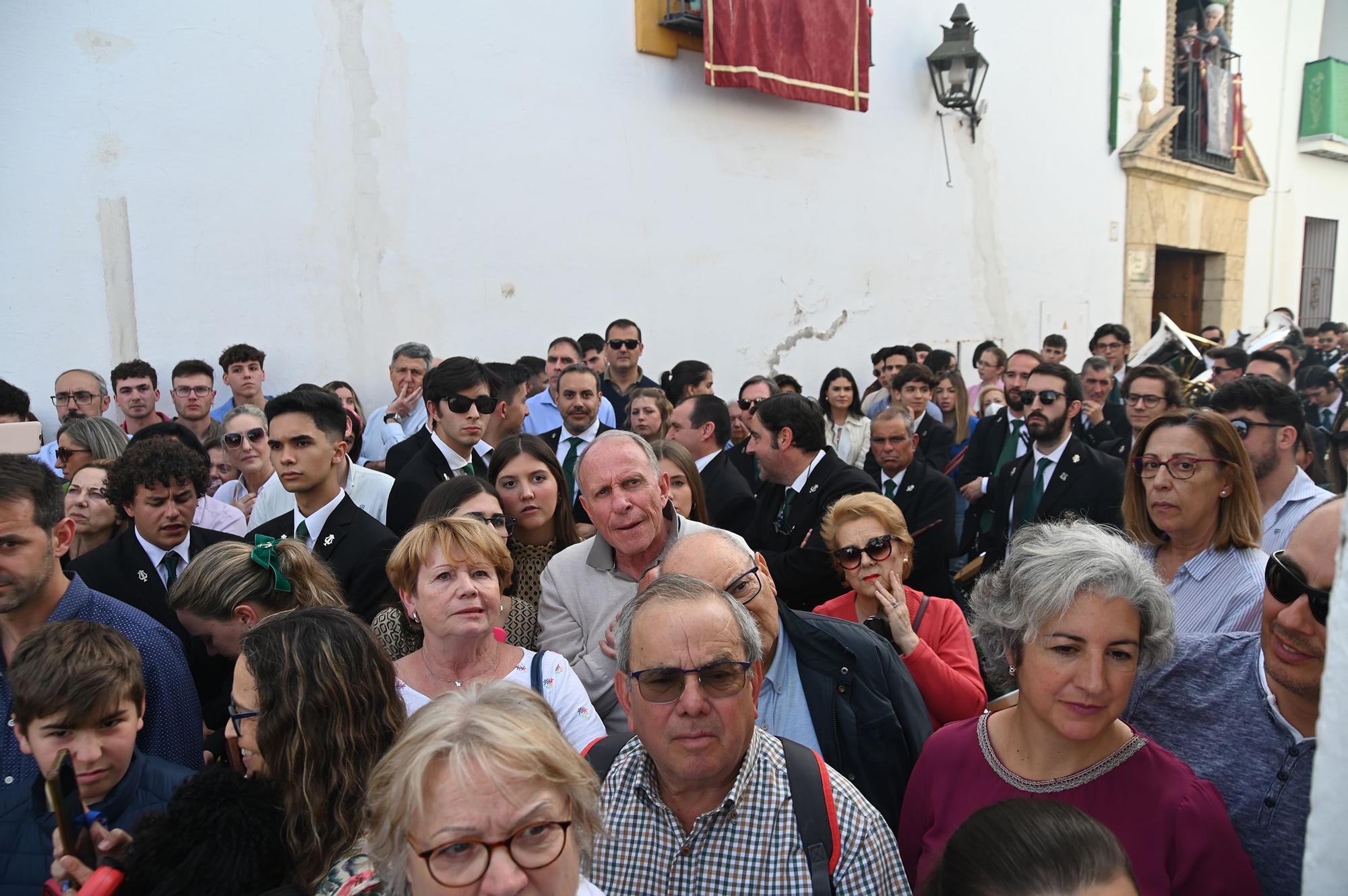 La Plaza de Capuchinos da salida a la Hermandad de la Sangre