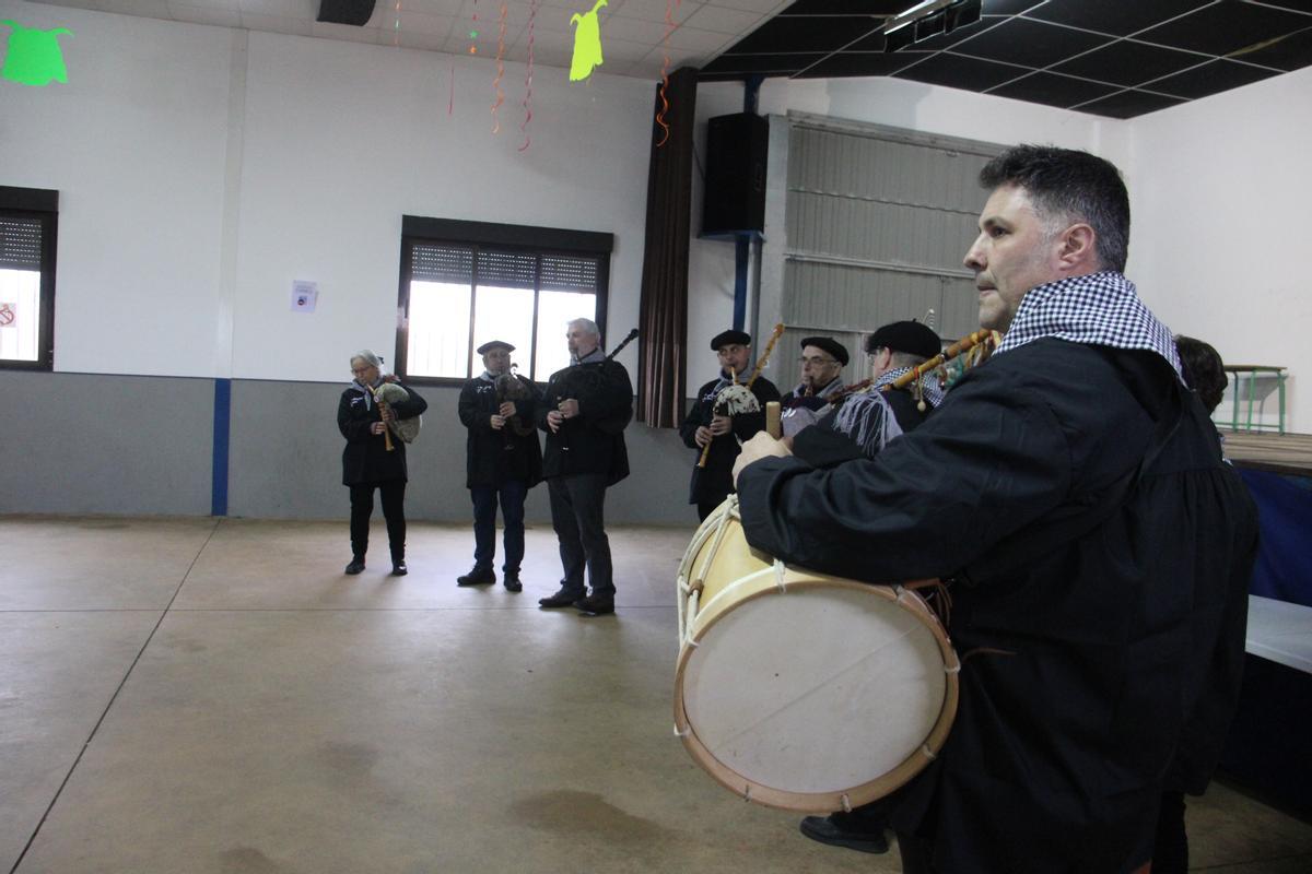 "Pellizcos" bajo el aguanieve en los cencerros de Villanueva