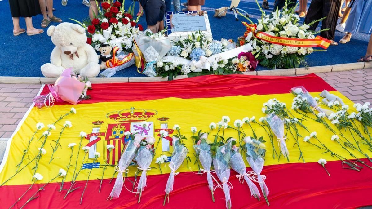 Santa Pola clama contra el terrorismo en el 24 aniversario del atentado contra la casa cuartel