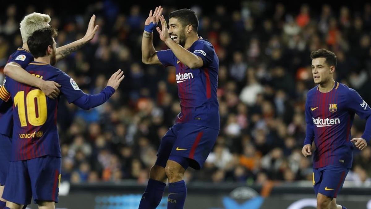 Los jugadores del Barça celebran el segundo gol de Rakitic.