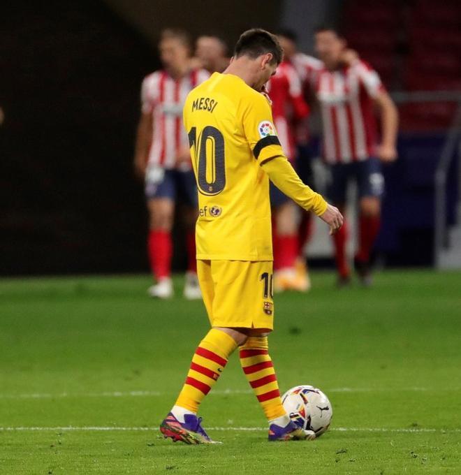 Imágenes del partido entre el Atlético de Madrid y el FC Barcelona correspondiente a la jornada 10 de LaLiga, disputado en el estadio Wanda Metropolitano, Madrid.