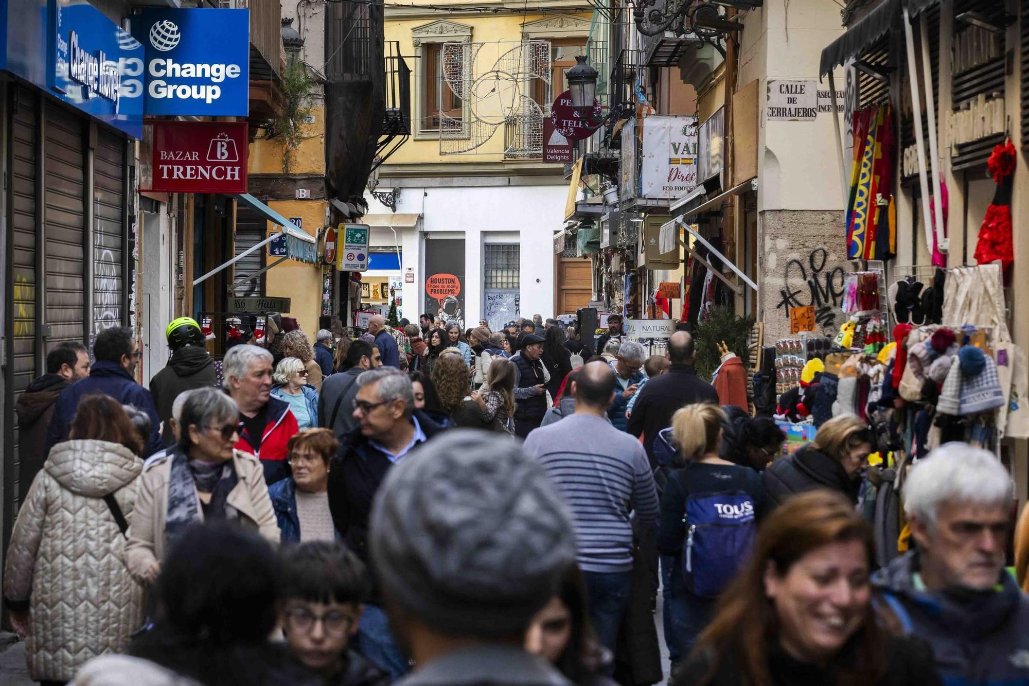 València, a reventar en el puente de la Constitución