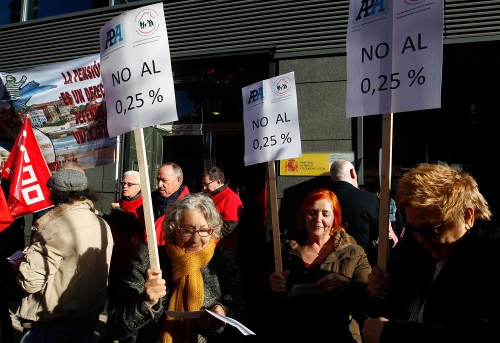 Cientos de personas  reclaman en Asturias una subida de las pensiones