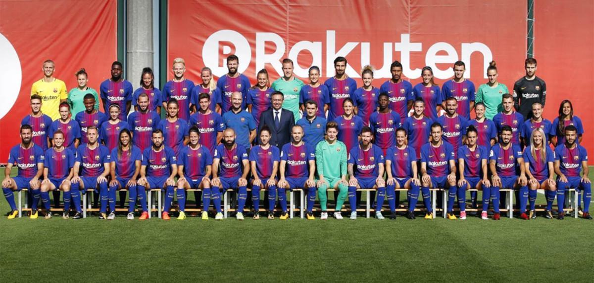 La foto oficial de las dos plantillas del primer equipo de FC Barcelona, masculino y femenino