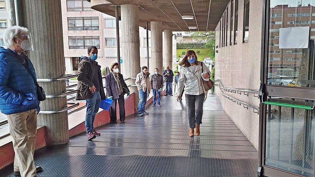 Las colas, dentro o fuera del edificio judicial, se han convertido en una constante en los juzgados.