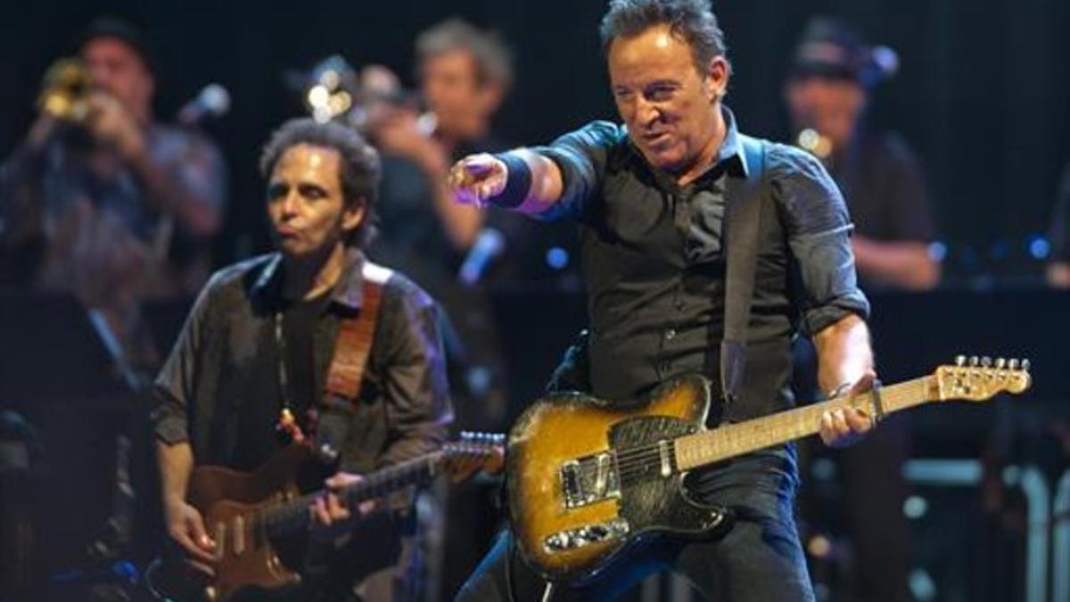 21 DE ABRIL DE 1981. Bruce Springsteen y la E Street Band, durante el concierto que ofrecieron en el Palau d'Esports.