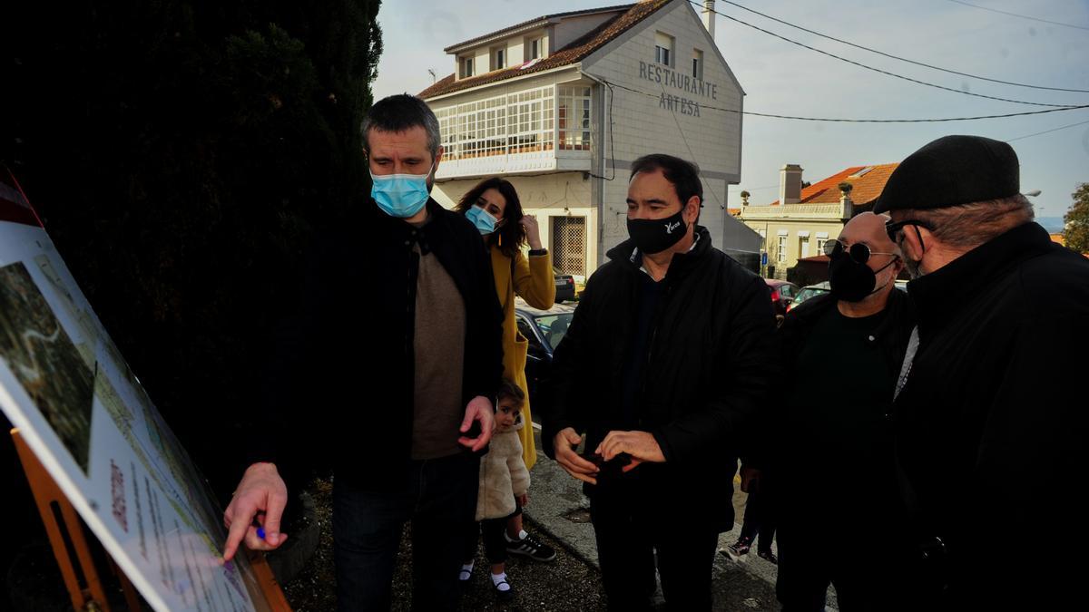 Los vecinos se interesaron por el proyecto durante su presentación.