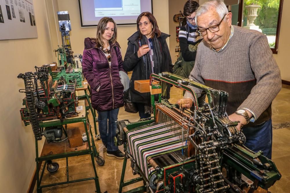 Una exposición de telares antiguos se configura como el embrión del Museo Industrial