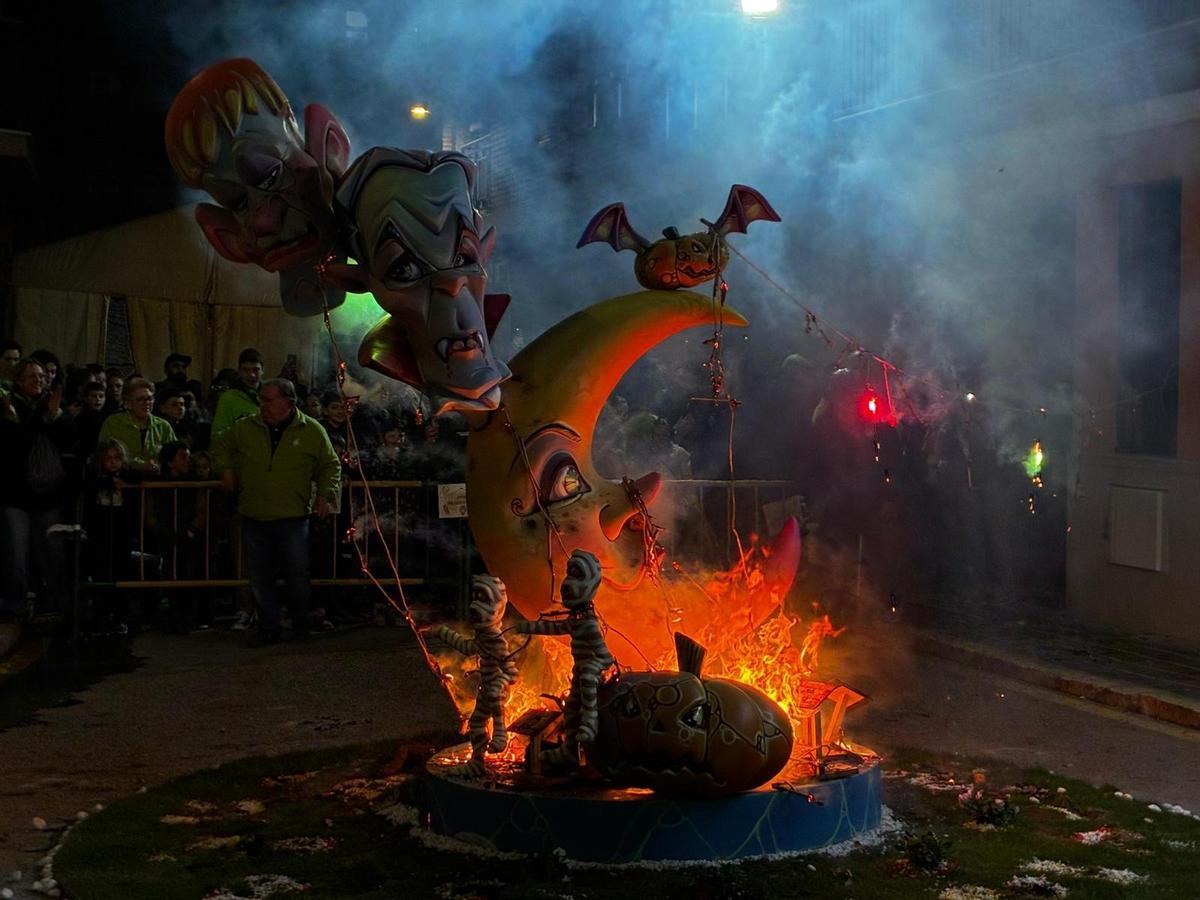 Llíria: Cremà de la infantil Plaça Pedralba.