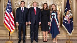 Pedro Sánchez, junto a Donald Trump, su esposa, Melania, y la mujer del presidente del Gobierno español, Begoña Gómez, en la recepción de jefes de Estado y de Gobierno ofrecida por el presidente de EEUU en Nueva York.