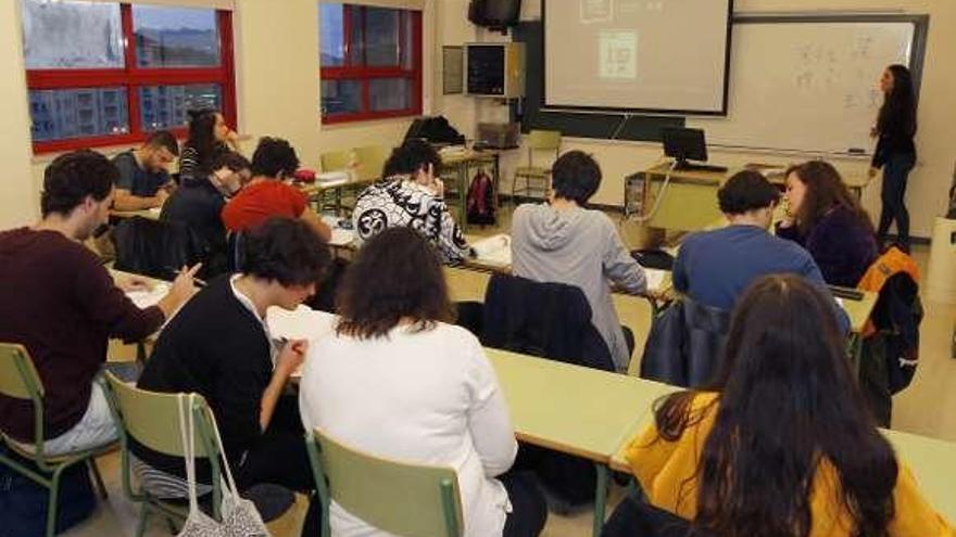 Clase de japonés en la Escuela de Idiomas.