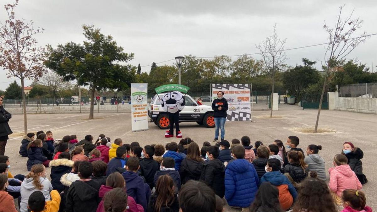 Imatge de l’activitat a l’École élémentaire Émile Roudayre de Perpinyà