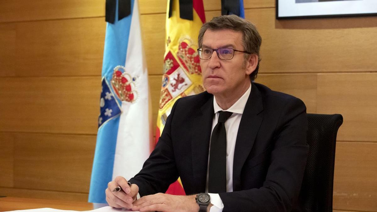 El presidente de la Xunta, Feijóo, durante la videoconferencia de presidentes autonómicos con Pedro Sánchez. // Ana Varela (Europa Press)