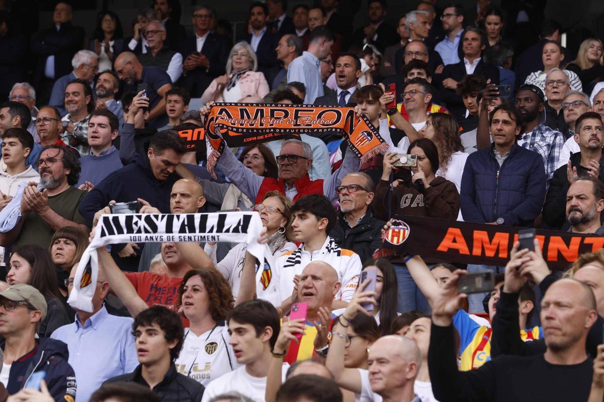 La emoción de Mestalla durante el derbi con el Villarreal