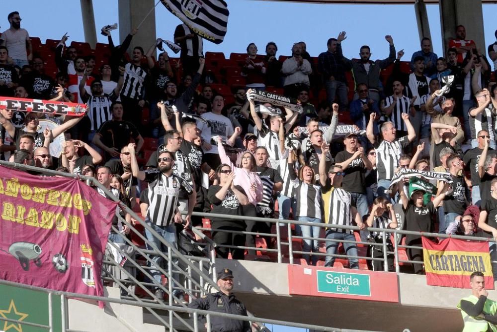 Así han vivido los aficionados del FC Cartagena el derbi