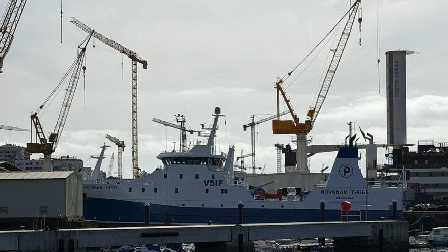 Nueva Pescanova luce barco nuevo: el «Novanam Three» ya tiene matrícula y bandera namibias
