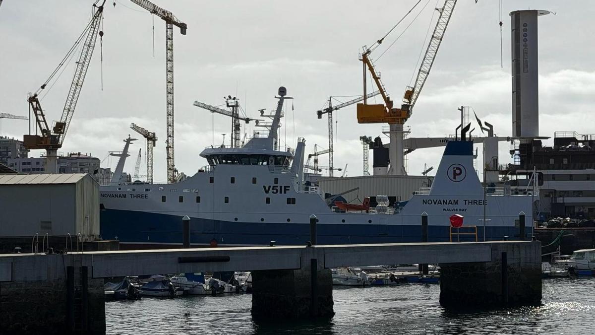 Nueva Pescanova luce barco nuevo: el «Novanam Three» ya tiene matrícula y bandera namibias
