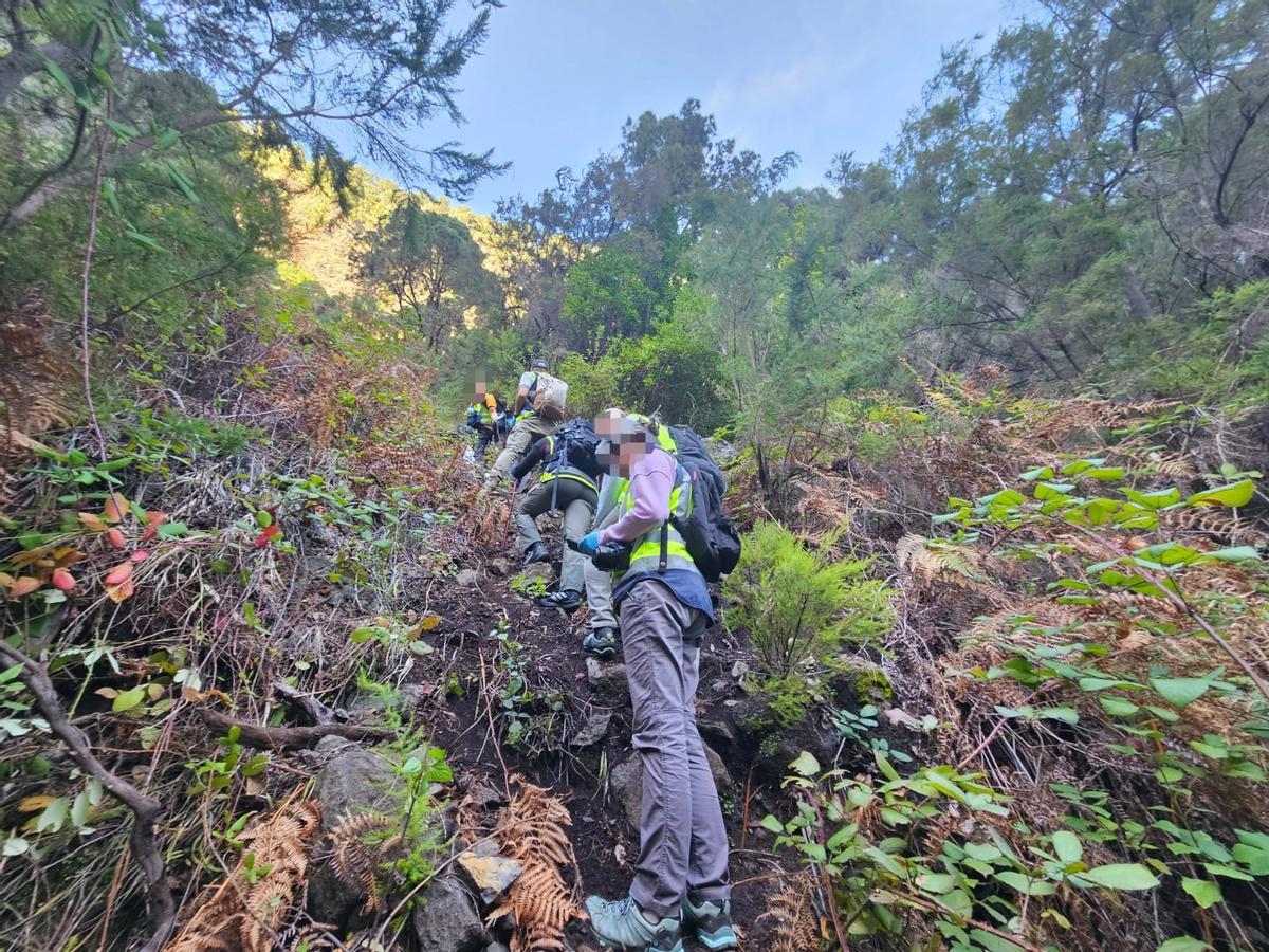 Policías en el barranco de Los Pajaritos