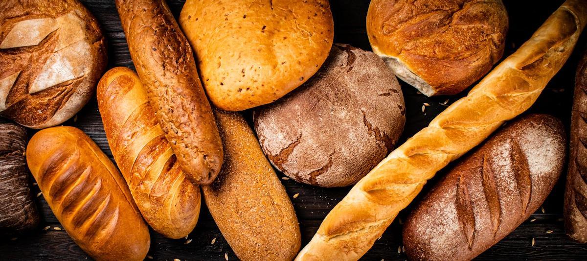 Diferentes tipos de pan crujiente fresco