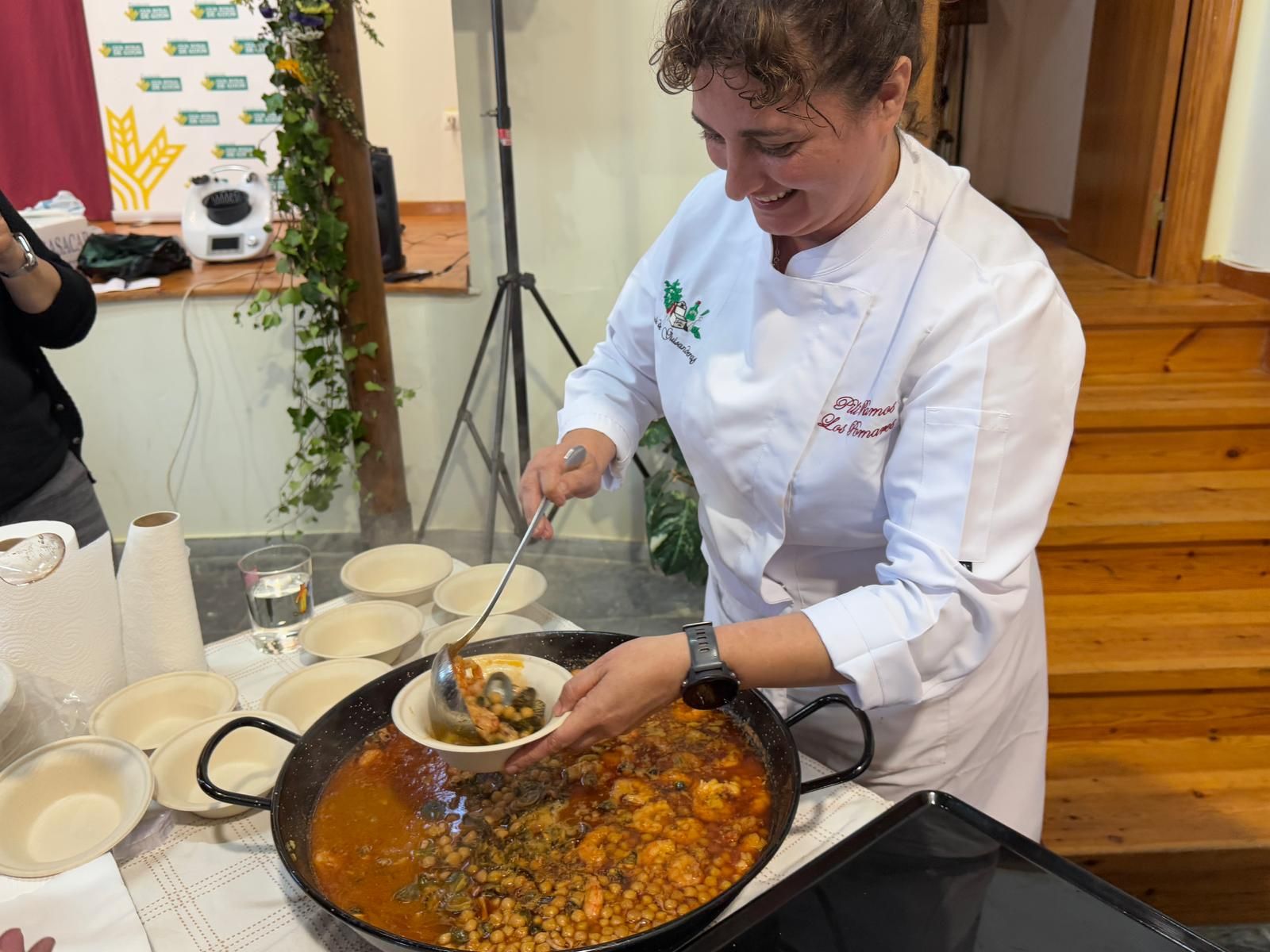 Así fue la masterclass de la guisandera Pilar Ramos con las llámparas como protagonistas en Quintes