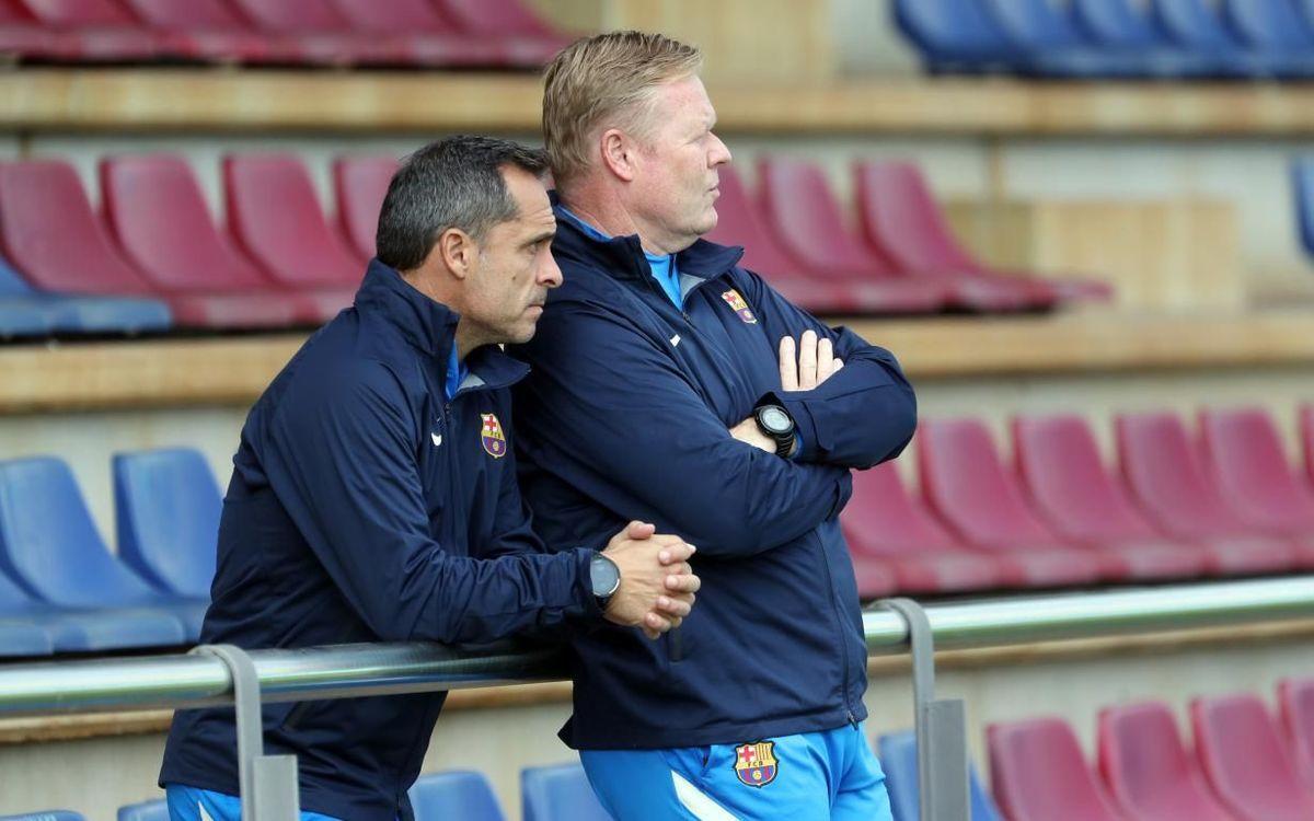 Sergi Barjuan, entrenador del Barça B, observa junto a Koeman el amistoso con el Cornellà.