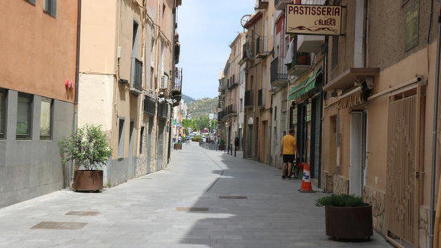 Una imatge d&#039;arxiu del carrer Major de la Jonquera