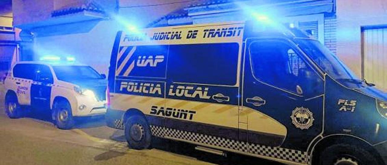 La furgoneta de atestados de la Policía Local. | LEVANTE-EMV