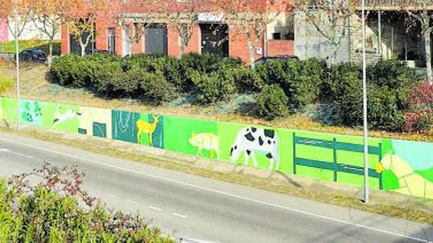 Òdena mostra la flora i la fauna del municipi en un nou mural al barri Sant Pere | AJUNTAMENT D’ÒDENA